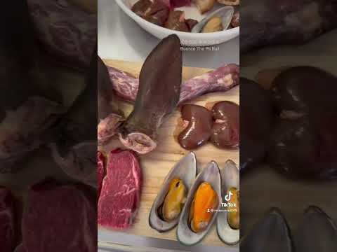 閲覧注意‼︎豪華な朝ごはんを味見する犬#shorts(YouTube)