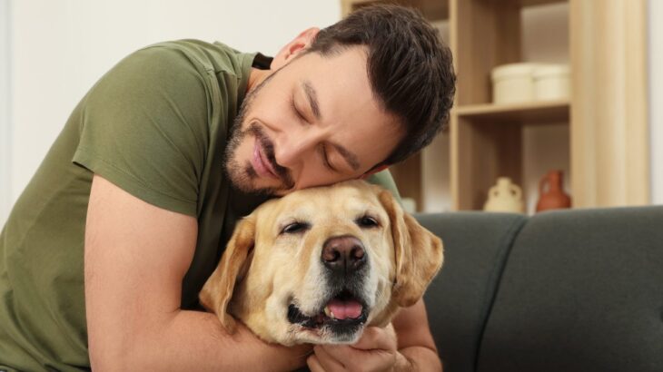 愛犬にベタベタしすぎるのはダメ？　考えられる悪影響に「適度な距離も必要だよね」「どのくらいの距離感がいいの？」(ブログ)