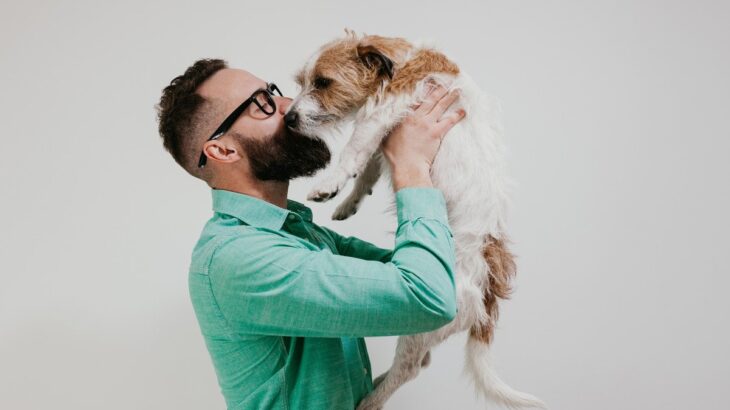犬にケガをさせてしまう『ダメなスキンシップの取り方』4選　面白がってジャンプをさせたりしていませんか？(ブログ)