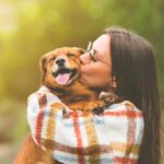 犬が『抱っこ』されているときの心理５つ　喜んでいるとは限らない？愛犬に合わせたスキンシップを心がけよう(ブログ)