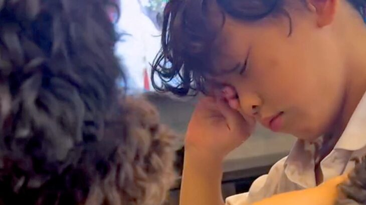 朝、起きたばかりの7歳の男の子→大型犬が『かまって攻撃』をした結果…尊すぎる『寝起きの光景』に反響「イチャイチャ可愛いｗ」と6万再生(ブログ)