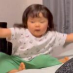 ベッドで遊んでいた女の子が落下→見ていた犬が…思わず笑顔になる『想定外の反応』が1431万表示の反響「守りたい幸せ…」「最強の癒やし」(ブログ)