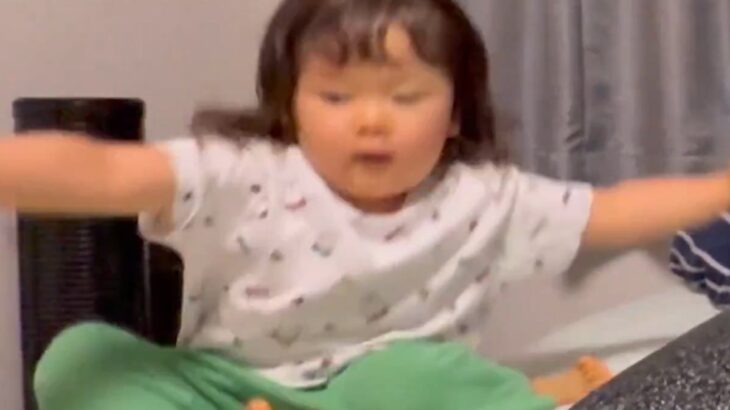 ベッドで遊んでいた女の子が落下→見ていた犬が…思わず笑顔になる『想定外の反応』が1431万表示の反響「守りたい幸せ…」「最強の癒やし」(ブログ)