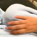 赤ちゃんのおしゃぶりを犬が強奪→毛布の中をめくってみた結果…全く予想できなかった『まさかの光景』が59万再生「想像の数倍可愛いｗ」と絶賛(ブログ)