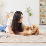 犬が『飼い主の髪を食べてしまう』理由５つ　止めさせた方がいいの？飲み込んだときに起こる愛犬への悪影響とは(ブログ)
