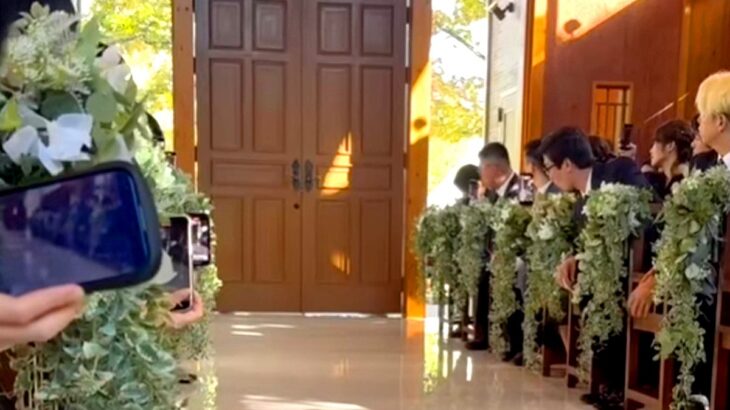 犬に結婚式で『リングドッグ』を担当してもらった結果→ドアを開けた瞬間…微笑ましいハプニングが25万再生「可愛すぎて笑う」「めっちゃ笑顔」(ブログ)