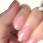 『ネイル変えました』爪を撮っていたら、ハスキー犬が乱入してしまい…衝撃的な光景が19万いいねの反響「右側にしか目いかんｗ」「キレイな歯」(ブログ)