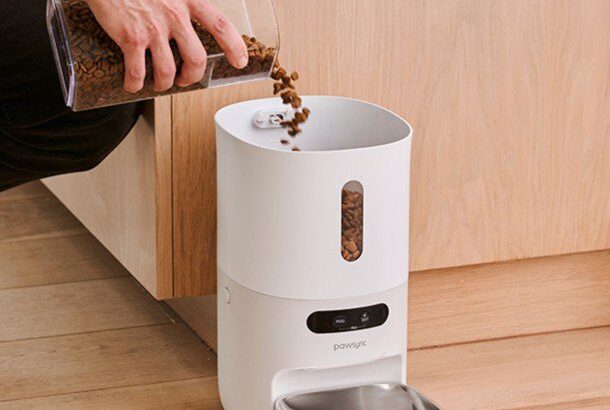 愛犬の食事を「見える化」する。1g単位で食事管理ができるPawsyncの自動給餌器で日々の食事をサポート！(ブログ)