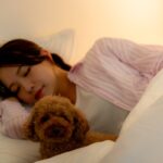 犬が『布団を好む』理由５選　一緒に寝たがる心理や意外と知らないリスクまで解説(ブログ)