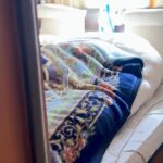 パパがいる寝室から不思議な声が…怪しいと思い、突撃してみた結果→『まさかの浮気現場』に反響「いちゃいちゃしてるｗ」「ラブラブで可愛い」(ブログ)