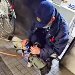 散歩帰りに『大好きなお巡りさん』を発見した犬→交番で見せた『パトロールのご報告』が可愛すぎると11万再生「平和な世界」「なんて素敵なの」(ブログ)