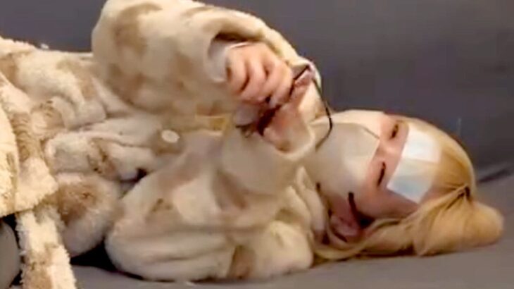 熱を出してしまった女性→寝ていると『大型犬』がそばにいてくれて…尊すぎる『看病の光景』が124万再生「心強い味方」「すごく優しい」と称賛(ブログ)