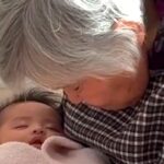 里帰り最終日、おばあちゃんが『赤ちゃんと犬』を抱いて眠り…あまりにも『尊くて儚い光景』が649万再生「素敵すぎる」「世界平和の縮図」(ブログ)
