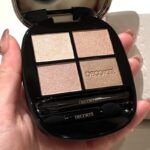 コスメの写真を撮影しようとしたら、鏡に…想定外だった『奇跡の一枚』に26万いいねの大反響「カメラ目線で笑った」「運良すぎるｗｗ」と爆笑(ブログ)