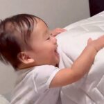爆笑する赤ちゃん→ベッドの上に『犬』が乗っかって…人間顔負けな『育児のプロすぎる光景』に3万いいね「ほんまにすごい」「頭良すぎる」と称賛(ブログ)