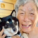 犬たちを連れて『おばあちゃんの家』へ→帰り際、毎回決まって泣いてしまい…あまりにも尊い『お別れの瞬間』に感動「もらい泣きした」「凄い愛」(ブログ)