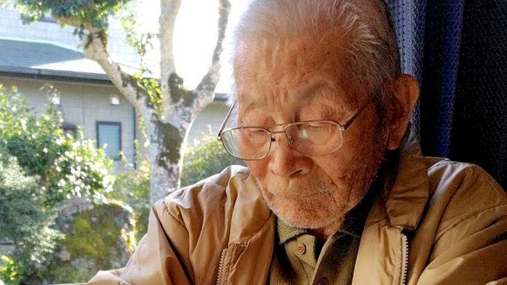 98歳のおじいちゃんが『歩けなくなった犬』のために…愛に溢れた『手作りの贈り物』に1万いいね「可愛い孫なんだ」「元気になって良かった」(ブログ)
