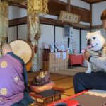 お寺で『ご祈祷』してもらう犬→住職さんの後ろで…お経どころではない『まさかの状況』が10万再生「声出して笑ったｗｗ」「パパ大慌てで草」(ブログ)