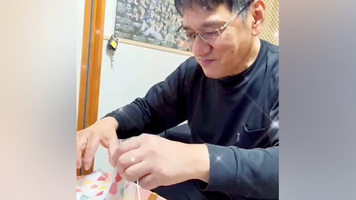 愛犬を亡くして落ち込む夫→妻が『そっくりなぬいぐるみ』を渡すと、声を漏らし…もらい泣きする『再会の瞬間』が36万再生「素敵な奥様」「涙…」(ブログ)