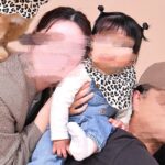 家族でそろって記念撮影をした結果→犬も一緒に写って…あまりにも『自己主張が激しい表情』に9万いいね「犬が投稿してる？」「可愛すぎて爆笑」(ブログ)