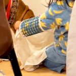 2歳の女の子が、なぜか『水を飲んでいる犬』に近付いて…気遣い上手すぎる『まさかの光景』が尊いと78万再生「小さなお母さん」「優しい世界」(ブログ)