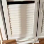 『なにやら玄関で音がするな』と思い見に行った結果→大型犬が『靴箱』を…まさかの光景に反響「見やすくしてくれたんだよねｗ」「楽しそうで草」(ブログ)
