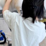 トリミングサロンのお姉さんが大好きな犬→他の犬をカット中、下を見てみると…仕事にならない『まさかの行動』に2万いいね「可愛すぎるｗｗ」(ブログ)