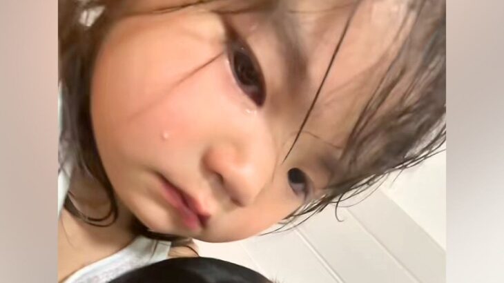 悪いことをしてパパに叱られてしまった女の子→すかさず『大型犬』に抱きつき、泣いた結果…包容力がありすぎる『心あたたまる光景』に反響(ブログ)